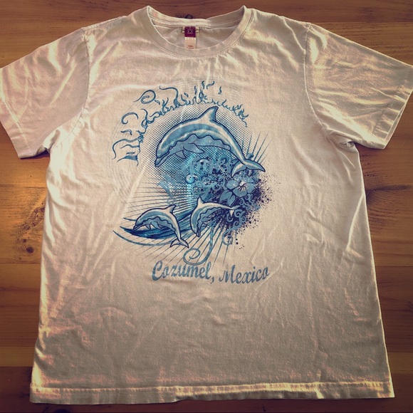 💥SOLD💥Indie Hipster Hippy Dolphin men’s tee